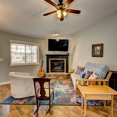 Hello Dolly: Cozy 3-Bed Retreat with Fireplace near Trails and River Eagle Exterior photo