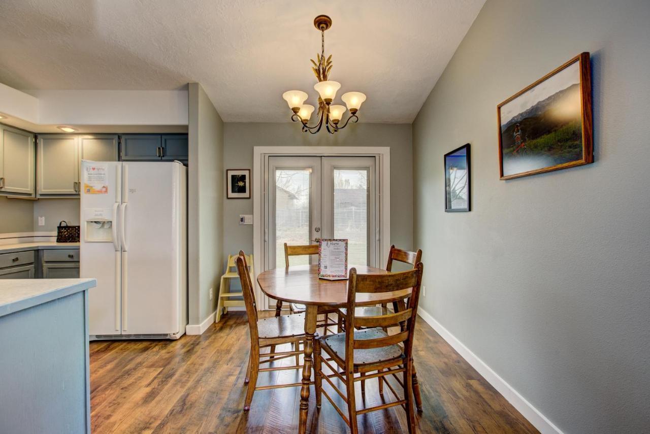 Hello Dolly: Cozy 3-Bed Retreat with Fireplace near Trails and River Eagle Exterior photo