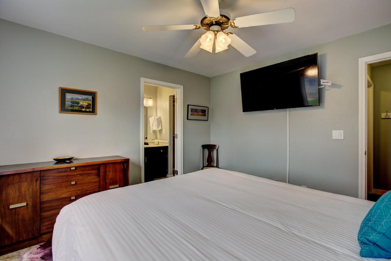Hello Dolly: Cozy 3-Bed Retreat with Fireplace near Trails and River Eagle Exterior photo
