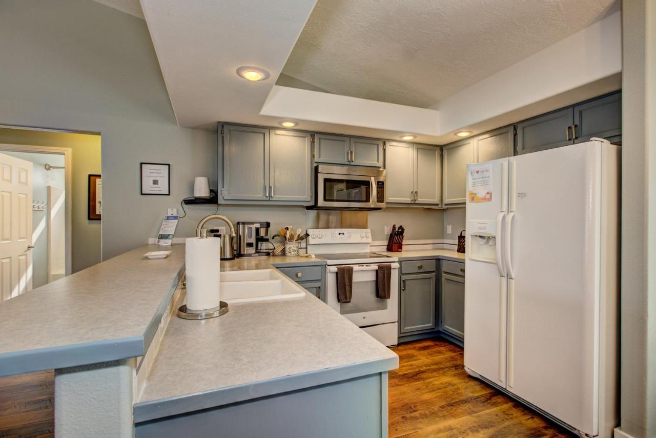 Hello Dolly: Cozy 3-Bed Retreat with Fireplace near Trails and River Eagle Exterior photo