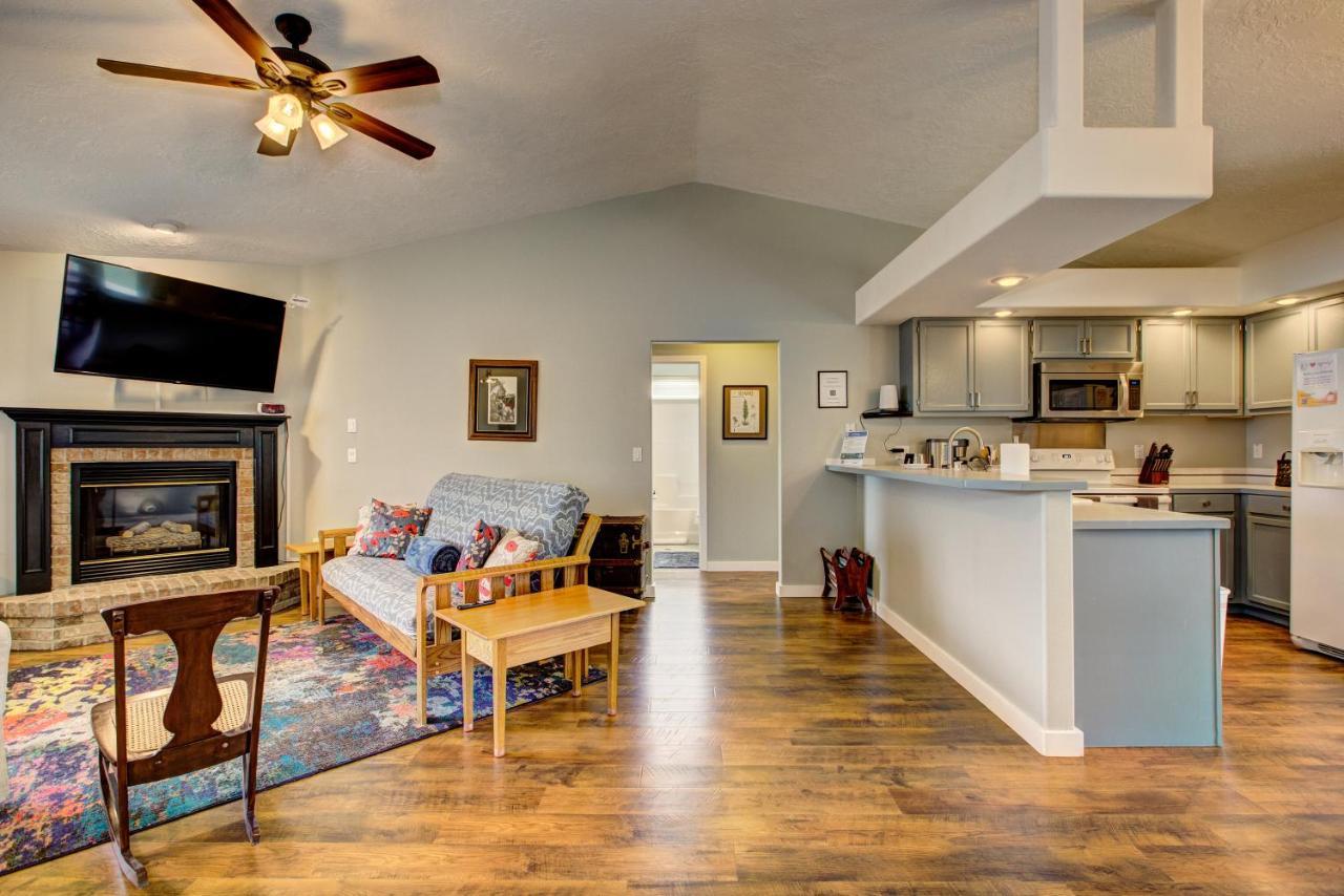 Hello Dolly: Cozy 3-Bed Retreat with Fireplace near Trails and River Eagle Exterior photo